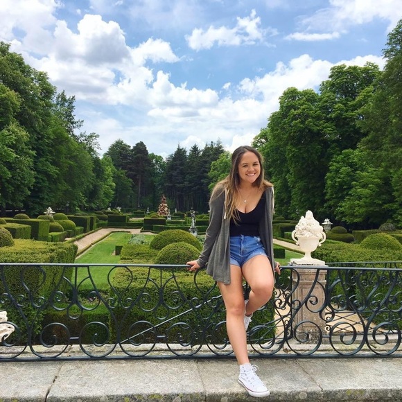 Meet your Posher, Brittany - Picture 1 of 3